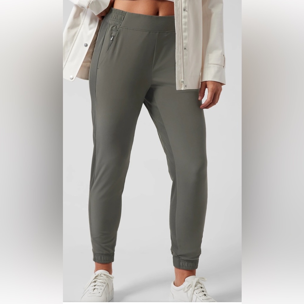 168. NWT Athleta BROOKLYN LEGACY MID RISE JOGGER Menthol